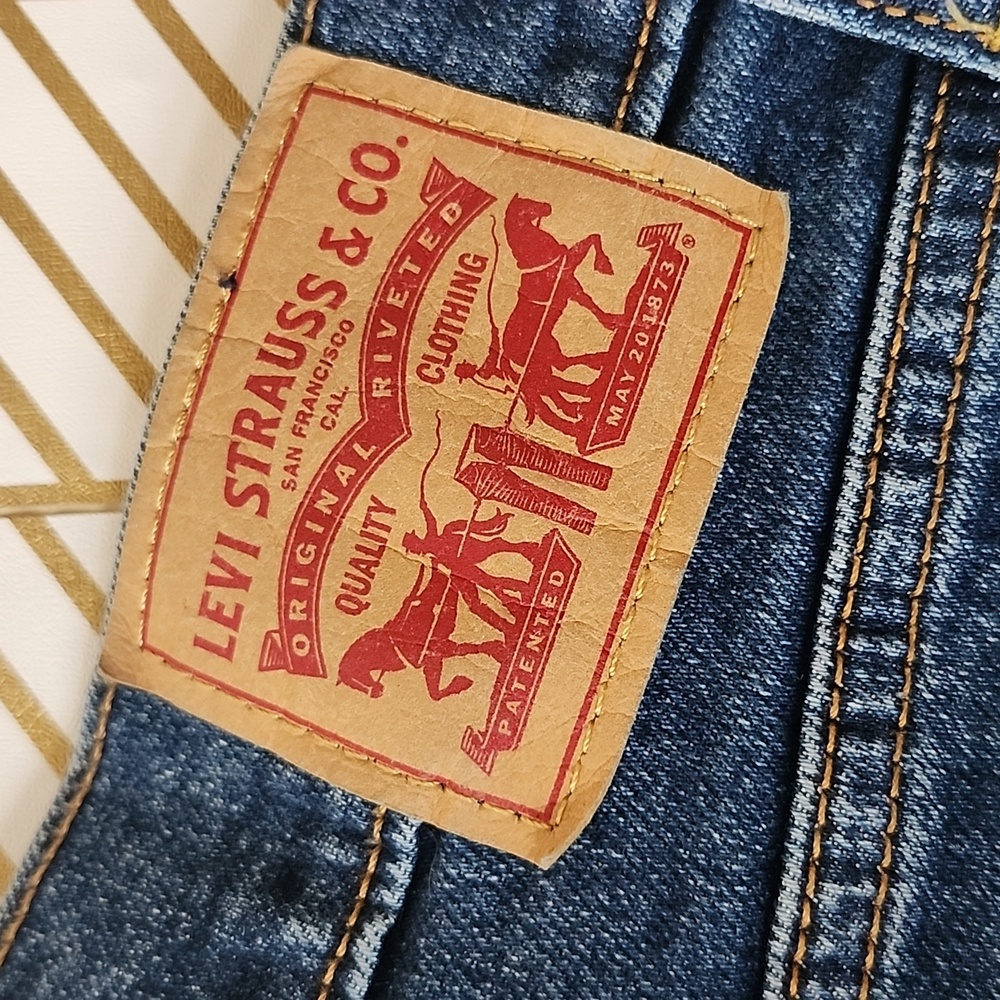Levi's Wedgie Fit Straight Jeans - Picture 10 of 12